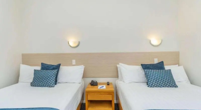 Четырёхместный семейный номер Standard Ramada by Wyndham, Hamilton City Center