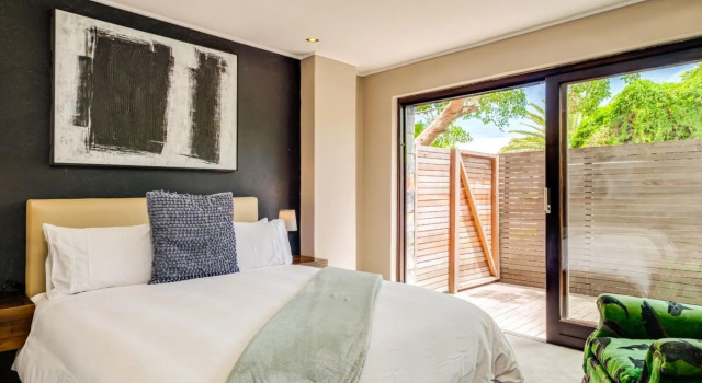 Lovely 1 Bedroom Apartment in Camps Bay