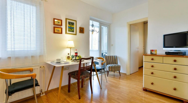 Stunning Apartment in Krapinske Toplice With 1 Bedrooms and Wifi, Забронировать Апартаменты/квартира Отели Крапинске-Топлице с парковкой, Парковка