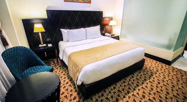 Номер Superior с видом на улицу The Luneta Hotel