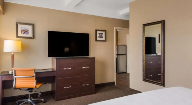 Люкс Best Western Syracuse Downtown Hotel and Suites
