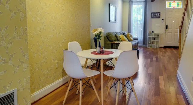 Апартаменты с 2 комнатами с балконом 1 Mi to to M&T Bank Stadium: Home w/ Rooftop Patio