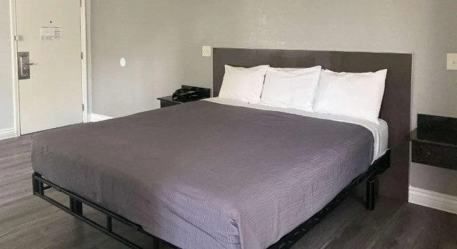 Номер Deluxe Motel 6 Glendale CA Pasadena Burbank Los Angeles