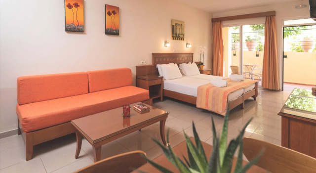 Студия Standard Helios Apartments