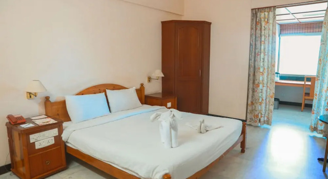 Bell Hotel, Забронировать Отель Отели штата Тамилнада с бассейном, Бассейн