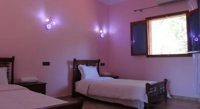 Hôtel Ajil Ouzoud, Rezerwuj Hotel Hotele w Azilal z basenem, Basen