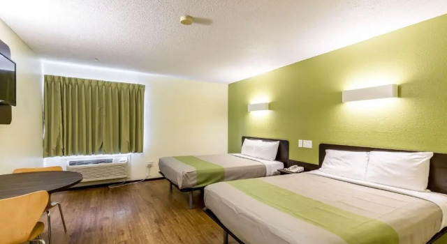Четырёхместный номер Deluxe Motel 6-Troy, IL