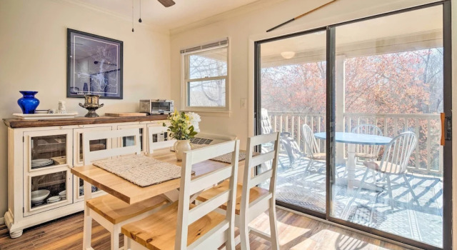 Апартаменты с балконом Balcony + Pool Access! Couples Escape in Lake Lure
