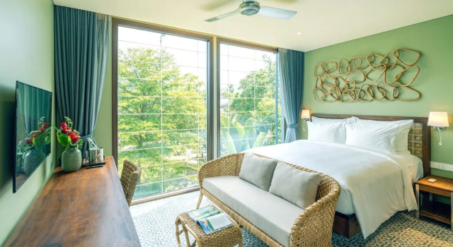 Номер Luxury с балконом и с видом на сад CHiEM HoiAn - The Beachside Boutique Hotel & Villa