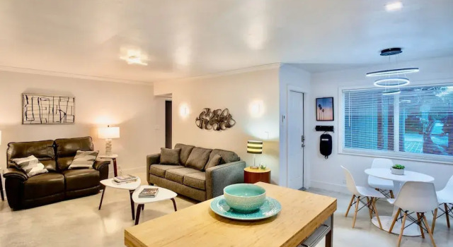 Walk to Wilton Drive - Spacious Quiet Villa 2 HOT TUB