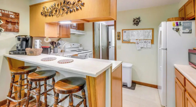 Коттедж New Hampshire Vacation Rental - Walk to Beach!