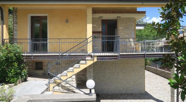 Villa Arianna Lake View Apartments with Pool, Забронировать Апартаменты/квартира Тиньяле озеро Гарда