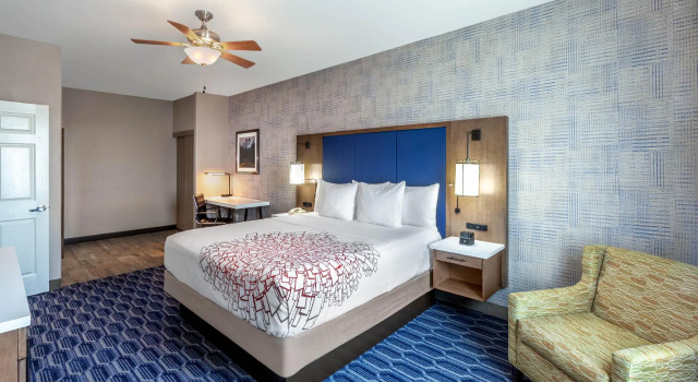 Двухместный люкс с 2 комнатами La Quinta by Wyndham Houston Channelview