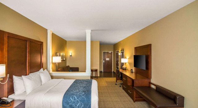 Четырёхместный люкс Comfort Suites Dodge City
