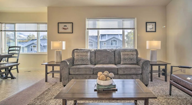 Quaint Anchorage Townhome - 6 Miles to Downtown!, Rezervasyon Otel Anchorage Alaska