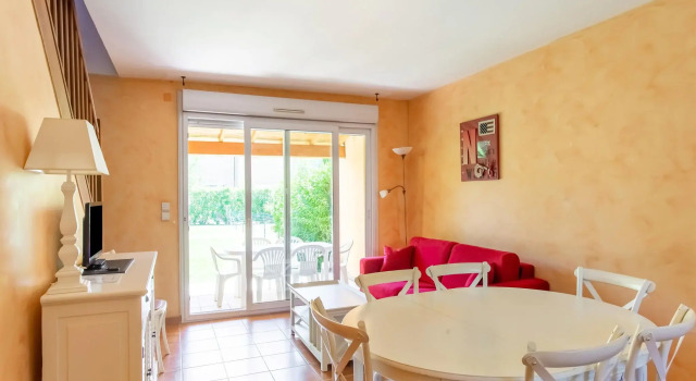 Comfy Holiday Home with Swimming Pool, Garden, Terrace, Pond