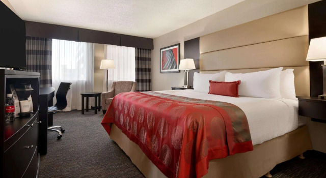 Номер Business Ramada Plaza by Wyndham Regina Downtown