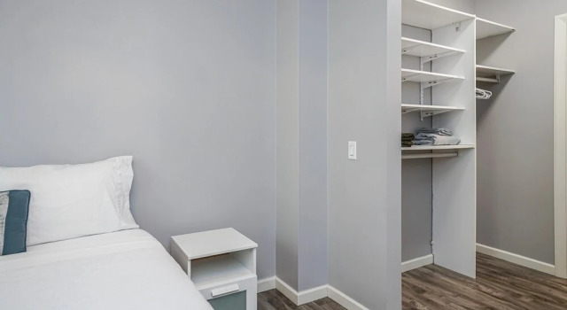 Beautiful 1bd Condo Patio Gym Parking Location, Rezerwuj Hotel Beltline Calgary