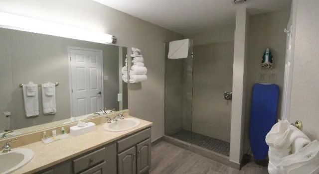Двухместный номер Standard с балконом The Grand Caymanian Resort