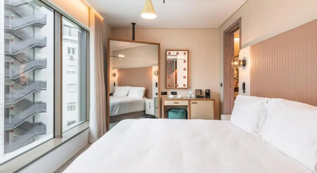 Двухместный номер с видом на бассейн LUSTER Hotel