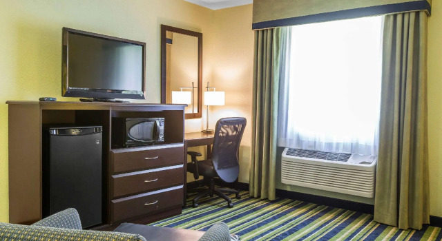 Трёхместный номер Standard Quality Inn Cedartown