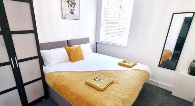 STYLISH 2 Bed APARTMENT WITH PARKING, Забронировать Апартаменты/квартира Отели Колчестера с парковкой, рядом с Ратуша Колчестера, Парковка