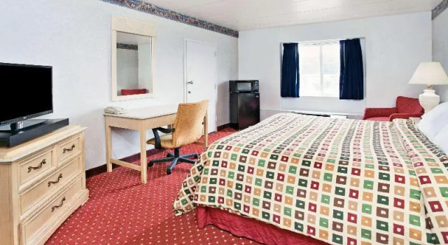 Номер Standard Days Inn by Wyndham Livonia Canton Detroit