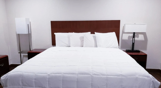 Clear Lakes Inn, Book Hotel Hoteller i Quitman med parkering, Parkering