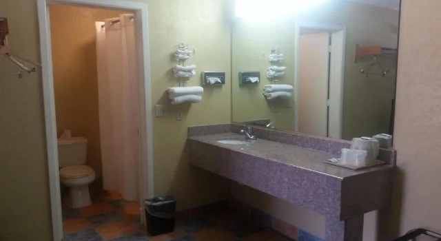 Номер Standard Travelers Inn