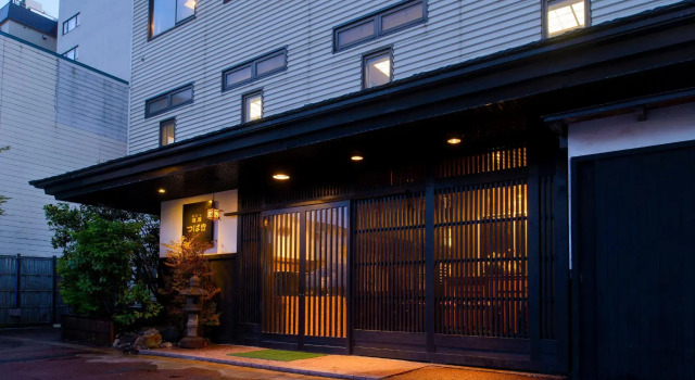 Yadoya Tsubaki, Book Guesthouse  