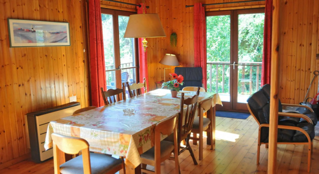 Cosy Holiday Home in Noiseux with Large Garden