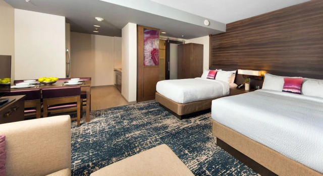 Четырёхместная студия Courtyard by Marriott Phoenix Downtown