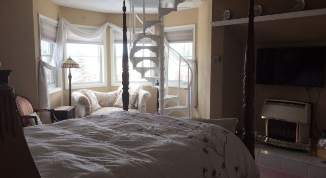 Elevate Rooms Harmony House B&B, Prenota Bed & breakfast Okotoks Calgary Region