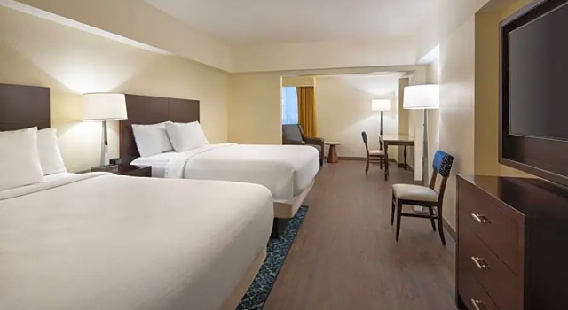 Четырёхместный люкс с 2 комнатами Embassy Suites by Hilton New Orleans Convention Center