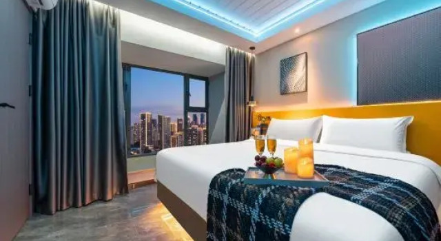 Люкс Ye and Chen E-sports Film Hotel (New Railway Station Evergrande Huafu Branch)