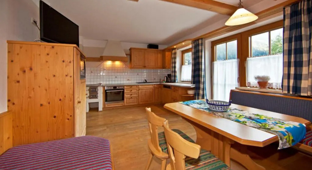 Кровать в общем номере Landhotel Rauchenwalderhof