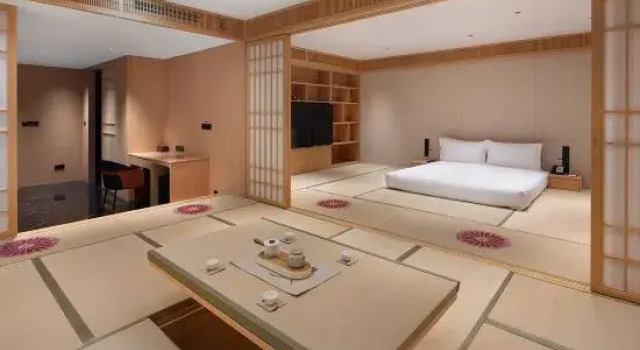 Люкс с видом на озеро New World Chongqing Hotel