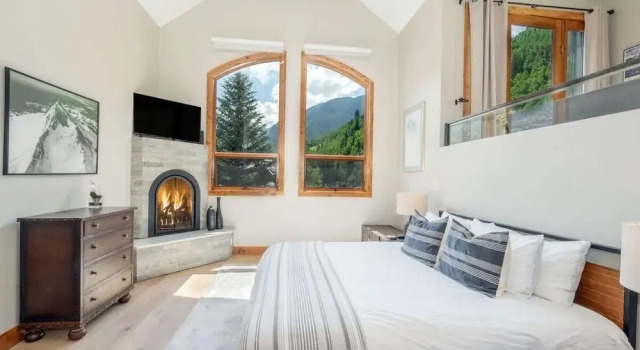 True Ski In/ski Out Sun-drenched, Top Floor Condo Ajax Views, Deck, Garage Parking 3 Bedroom Condo by RedAwning, Забронировать Отель Отели Telluride Ski 3 звезды, 3*
