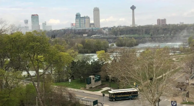 Четырёхместный номер Standard с красивым видом из окна Holiday Inn Niagara Falls State Park Entry by IHG