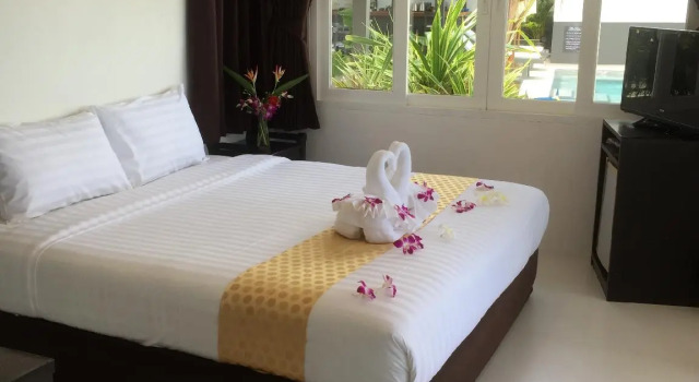 Бунгало с видом на сад The Cosy Maenam Beach Resort