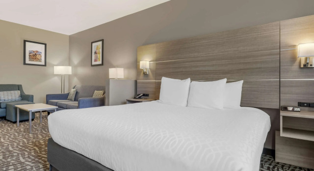 Двухместный люкс Best Western Plus Lake Elsinore Inn & Suites