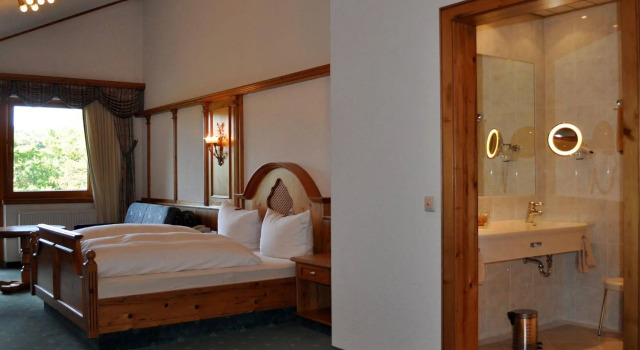 Hotel-Restaurant Kreuzberghof Tagungs- und Veranstaltungshotel, Réserver Hôtel Oestringen-Tiefenbach 