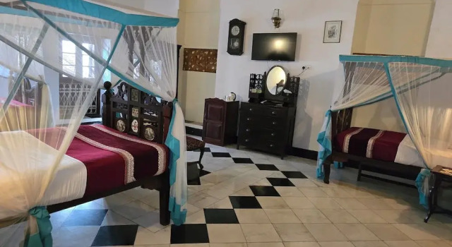 Трёхместный номер Standard с видом на город Dhow Palace Hotel