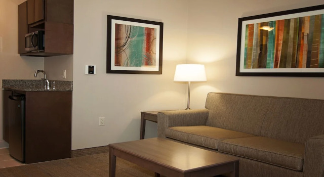 Двухместный люкс Holiday Inn Express Hotel & Suites Wichita Northeast by IHG