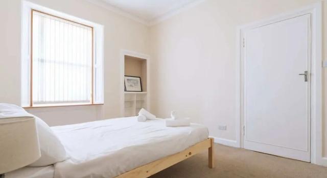 Cosy 2 Bedroom Home in Edinburgh in a Great Location, Забронировать Отель Отели Эдинбурга 3 звезды, рядом с Dean Village, 3*