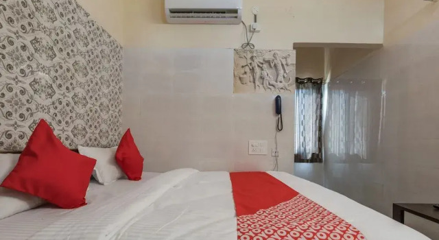 OYO 12984 Hotel Karwees Inn, Rezerwuj Hotel Shamshabad 