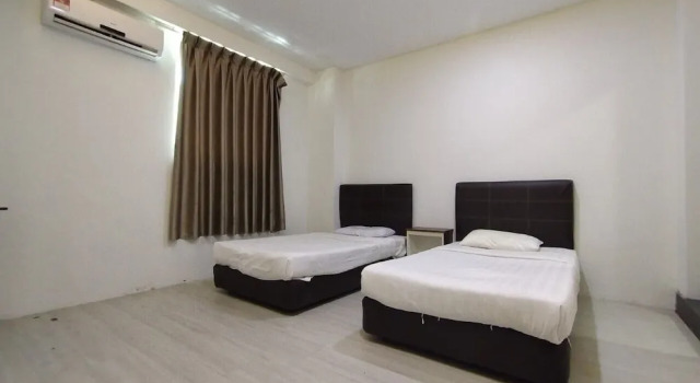 OYO 90668 Joy Inn, Rezerwuj Hotel Hotele w Sarawak z parkingiem, Parking