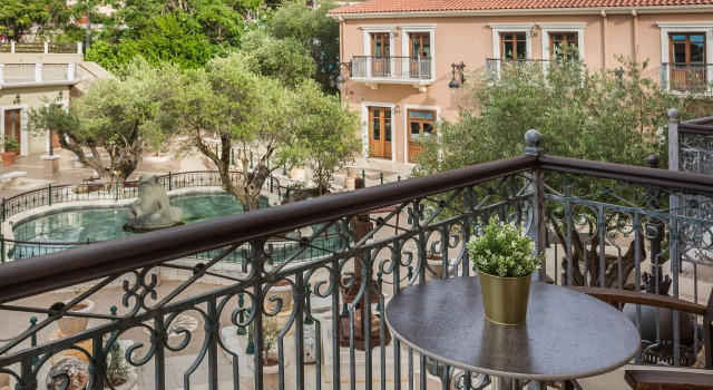 Люкс с видом на внутренний двор Balhambra Suites