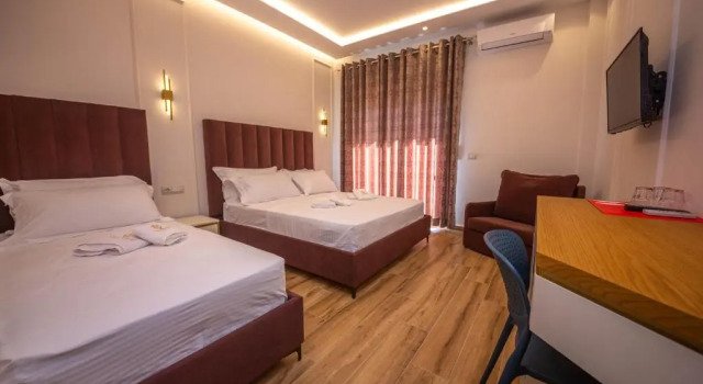 Четырёхместный номер Standard с балконом Hotel Vila Misiri