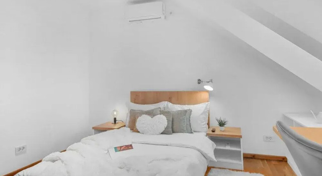 Attic Studio near Carol Park